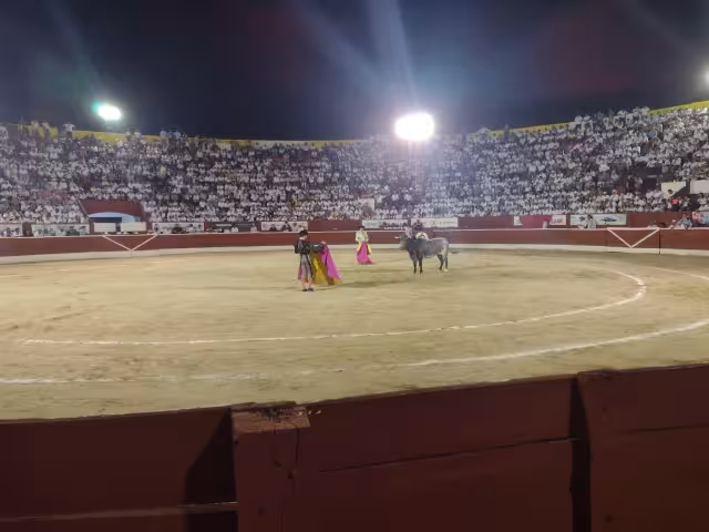 Joselito Adame y Arturo Macías cortaron orejas en esta 'Corrida Blanca' en la Plaza de Toros en Mérida