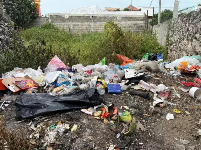 Malos olores invaden Champotón por predio convertido en tiradero
