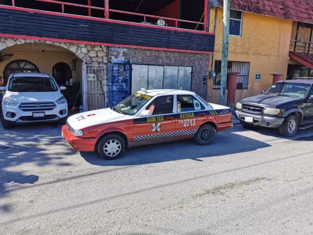 El conductor fue obligado a retirar su vehículo donde afirmó que solo buscaba tener sombra para su unidad