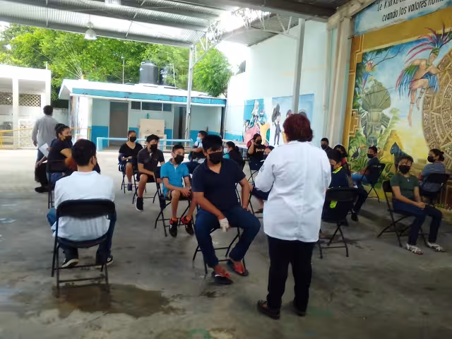 Jóvenes de Chocholá recibieron sus dosis de refuerzo