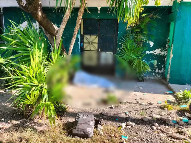 El joven fue proyectado y cayó en la puerta de una casa