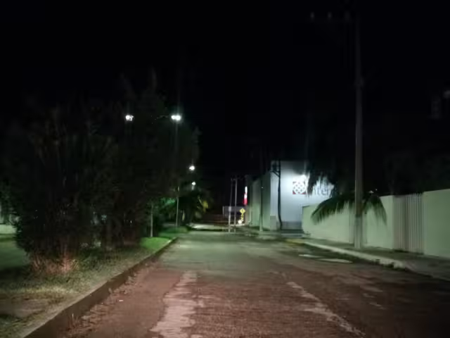 La manta fue colocada durante la madrugada de este lunes. Foto: Julio Javier Mena
