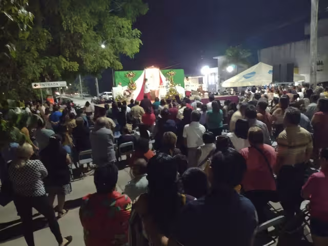 Feligreses católicos celebran a la Virgen de Guadalupe en Felipe Carrillo Puerto