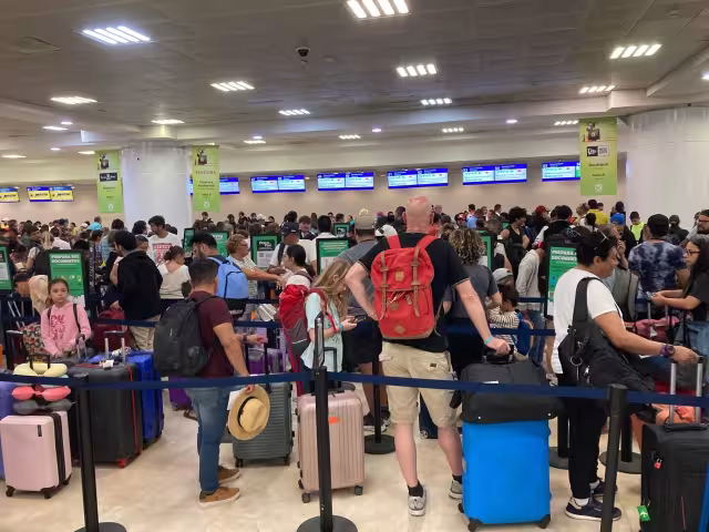 El Aeropuerto de Cancún registra gran movilidad de pasajeros este sábado