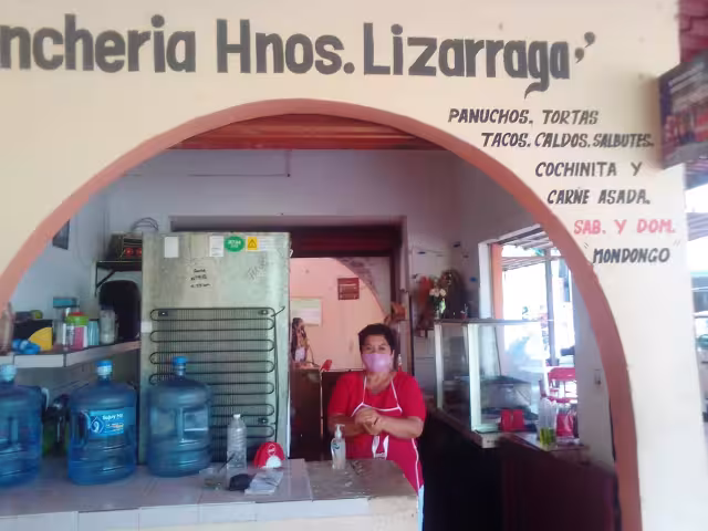 El sujeto habría actuado de manera sospechosa, por lo que otra comerciante alertó a la víctima, quien descubrió el dinero apócrifo