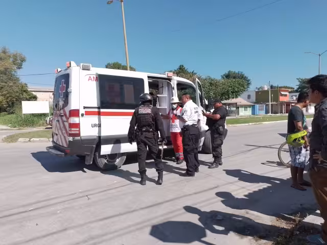 Paramédicos trasladaron al motociclista al hospital