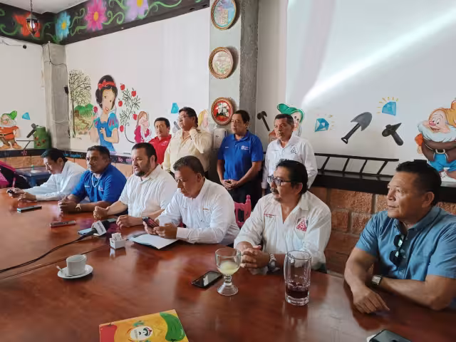 Taxistas señalaron que el SUTV solamente busca hacer experimentos en sus servicioos