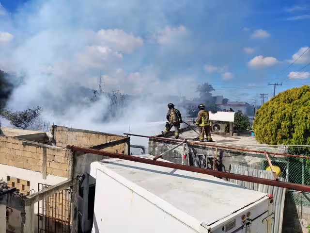 Explosión por acumulación de gas desató un incendio en la región 227.