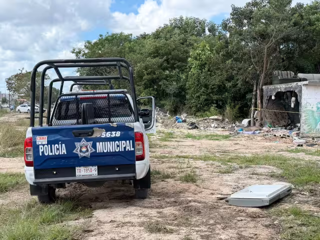 Autoridades acordonaron el área donde fueron localizados restos óseos en Cancún