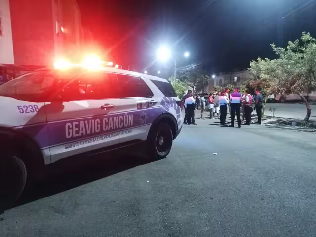 Policías municipales y elementos del Ejército Mexicano llegaron al lugar.