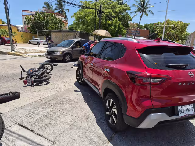 Choque entre motocicleta y camioneta provoca movilización en Fovissste