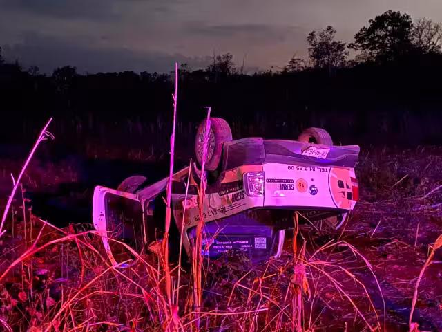 La camioneta terminó fuera de la carretera pero no hubo lesionados.