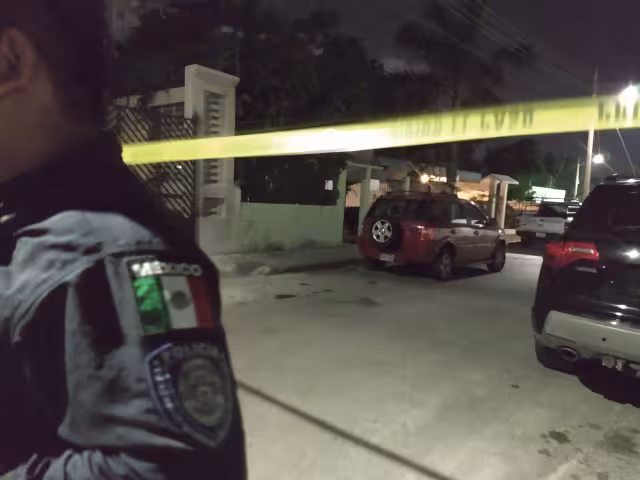 Varias dosis de droga fueron encontradas en el interior de un predio en Chetumal