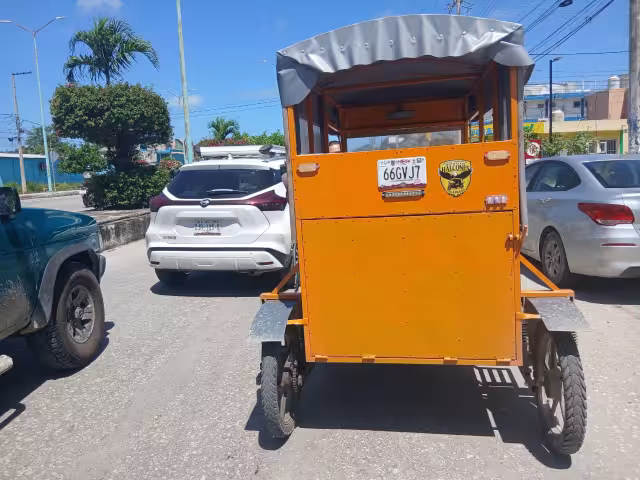 El accidente ocurrió alrededor de las 10:30 horas sobre la concurrida avenida Justo Sierra Méndez