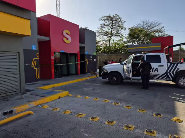 Roban más de 100 mil pesos en gasolinera cerca de la Guardia Nacional