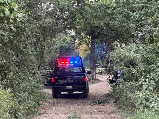 Elementos policiacos llegaron a la escena para resguardarla.