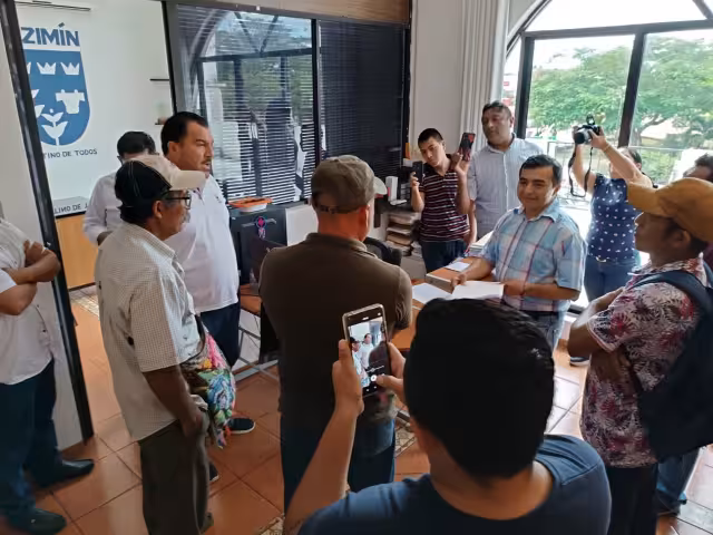 Sólo la secretaria del Ayuntamiento de Tizimín recibió a los manifestantes