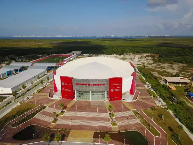 Nunca fue terminado y aún faltaron recursos que no se han justificado en el Auditorio del Bienestar en Cancún