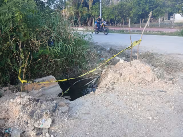 Banqueta rota en la colonia Fertimex lleva más de cinco meses sin ser reparada.
