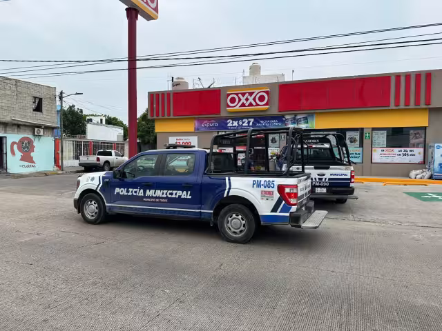 Un asalto a mano armada se registró en un Oxxo de la avenida 10 de Julio.