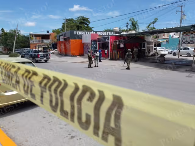 La víctima quedó dentro de su carnicería, cuyos alrededores fueron acordonados por policías en la Región 97 de Cancún