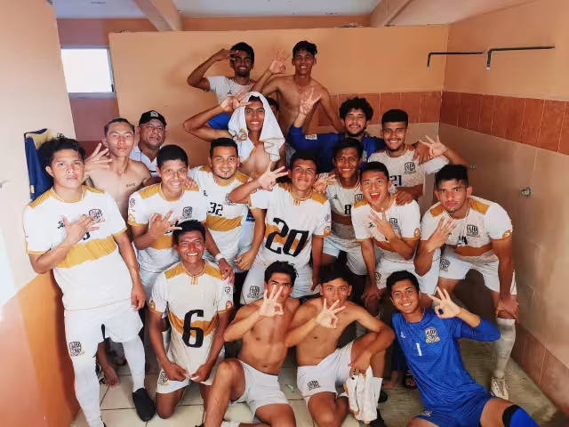 En los minutos finales, el representativo de Campeche se fue con todo al ataque buscando el empate, sin embargo no logró hacer frente