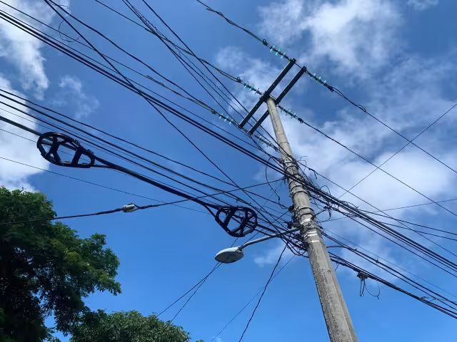 La energía se cortará durante el paso del fenómeno meteorológico. Foto: Jorge Delgado