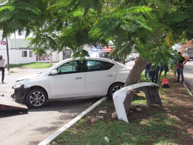 El vehículo más afectado fue el del conductor responsable del accidente