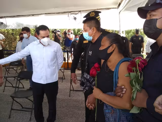 Vila Dosal reiteró su apoyo para la familia del policía asesinado