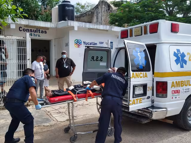 El atacado tuvo que ser trasladado al hospital de Tekax debido a que su vidacorría paligro por desangrarse