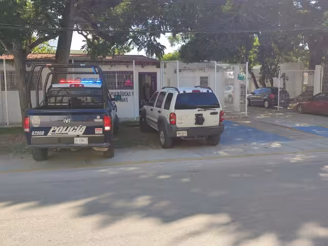 Policías llegaron al Centro de Salud de Puerto Aventuras para verificar si se trató de una violación contra el menor que fue ingresado