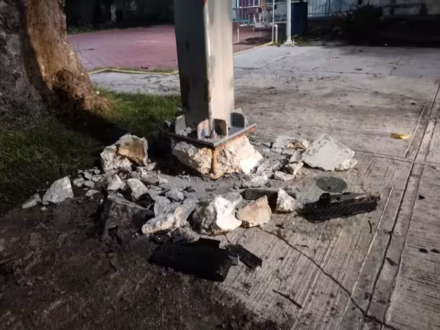 Cuando policías municipales llegaron al lugar el conductor había huido. Foto: Ricardo Jiménez