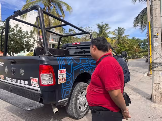 Detienen a pareja que ofrecía chips de telefonía y fue acusada de robo en la colonia Colosio