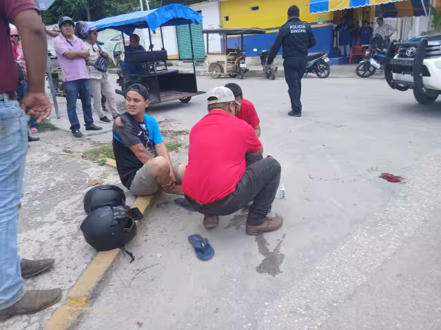 Joven pareja sale disparada tras colisión vehicular en avenida Solidaridad