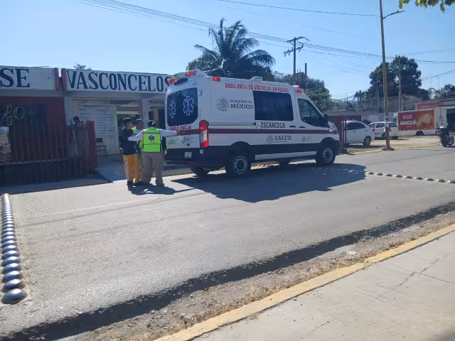 Un estudiante de la secundaria José Vasconcelos Calderón, en la colonia Fátima de Escárcega, resultó con posible fractura en el brazo izquierdo.