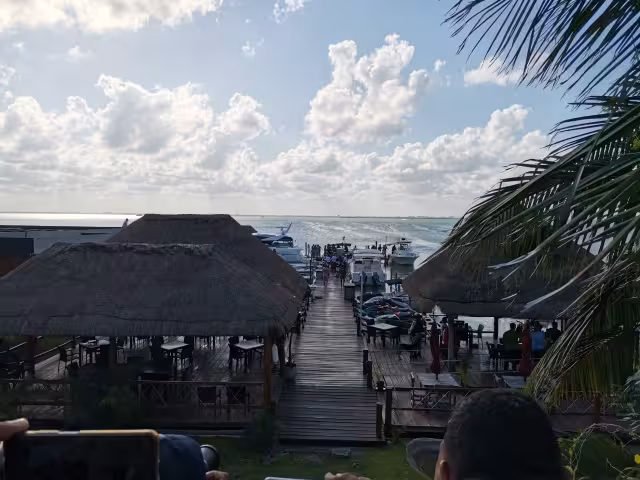 Los cuerpos de las víctimas fueron trasladados a las instalaciones de la Semefo en Cancún