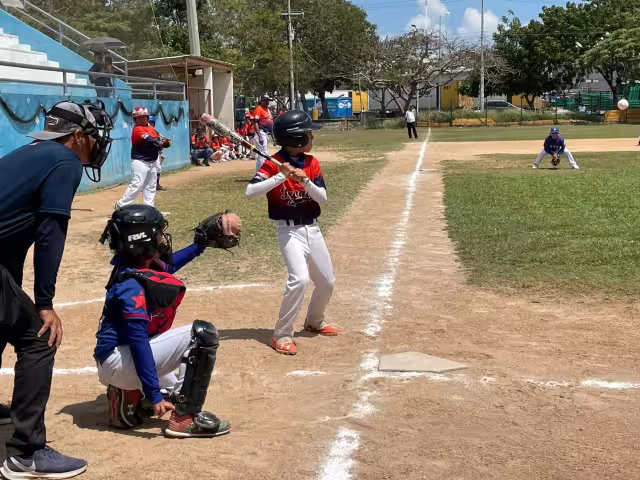 La derrota fue para el pítcher visitante Kevin Gutiérrez en una entrada y un tercio de inicio