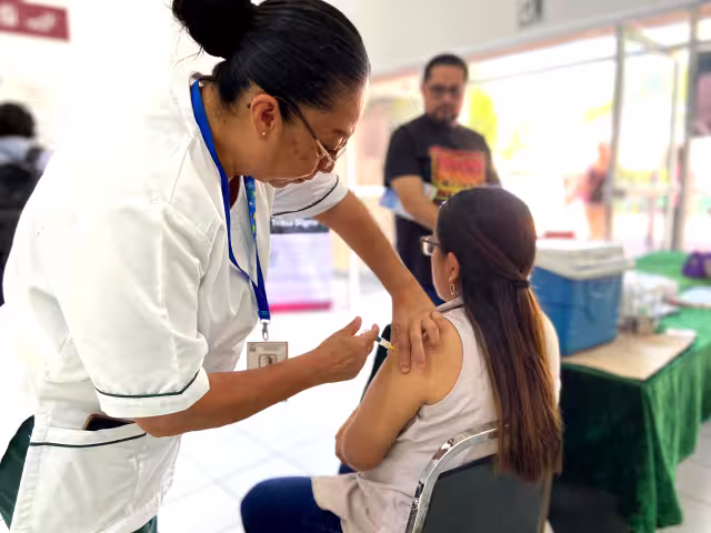 Autoridades recalcaron que las dosis son gratuitas en las unidades del IMSS, de 8:00 a 20 horas, de lunes a domingo