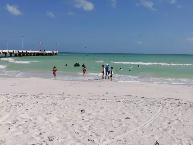 En el primer día de asueto se registró buena afluencia de bañistas y se espera que incremente los próximos días, con buena derrama para el comercio