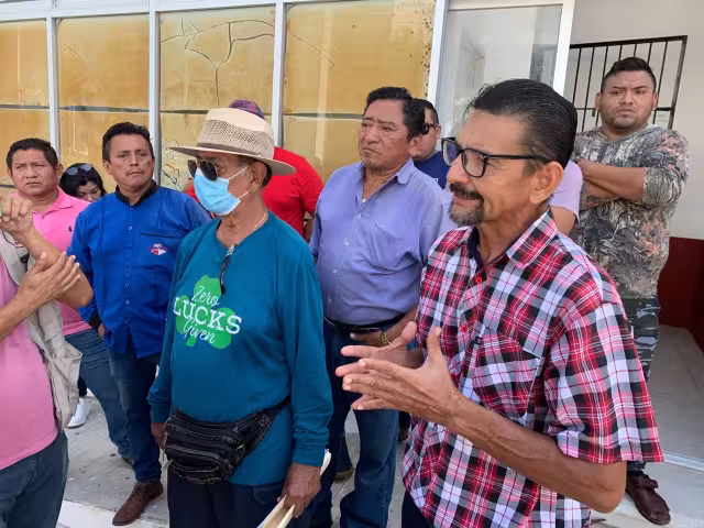 Ayudantes de taxi o “martillos” dieron un plazo de 7 días a la ARTEC para atender sus demandas.