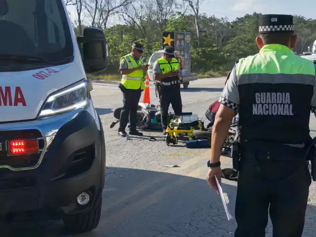 Elementos de la Guardia Nacional llegaron a la escena para abanderar.
