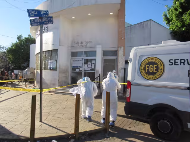 Al sitio llegaron agentes de la Secretaría de Seguridad Pública (SSP), quienes acordonaron el área y solicitaron la presencia de elementos ministeriales