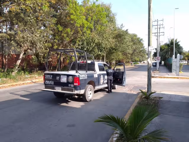 La víctima fue localizada poco después, justo detrás del sitio comercial, sin lesiones