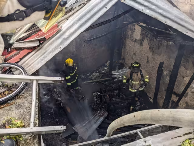 Algunos bomberos resultaron sofocados por el humo