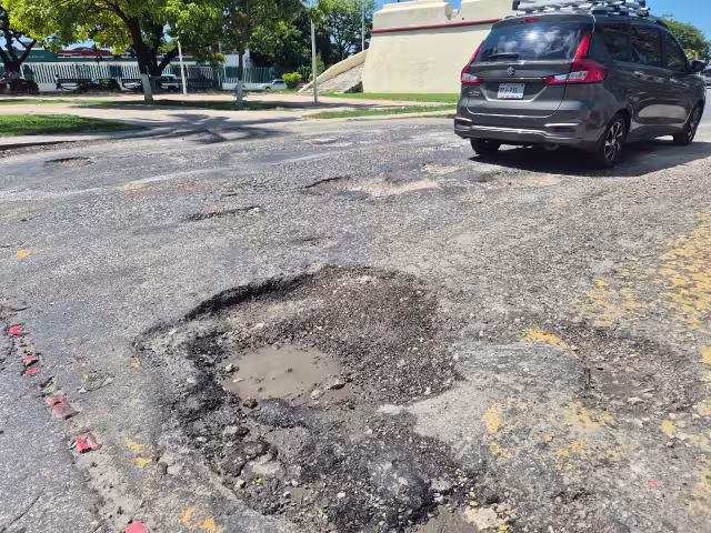 En Champotón, ciudadanos denuncian abandono de servicios públicos.