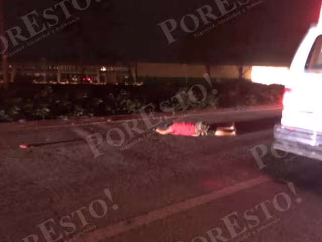 El hombre fue hallado tirado en medio de la carretera federal Mérida-Tizimín. Foto: Por Esto!