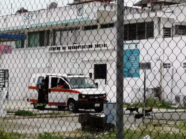 Se supo de manera extraoficial que ingresaron mil 150 dosis, cantidad justa para los mil 133 internos