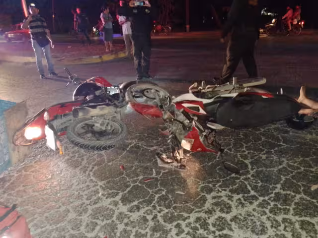 Choque de motocicletas en Escárcega, Campeche