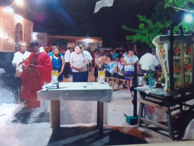 Decenas de feligreses recordaron a la Santa Cruz este miércoles 3 de mayo