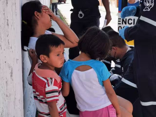 Al lugar arribaron agentes de la dirección de Seguridad Pública, personal de la policía estatal preventiva y agentes de la patrulla rosa Mujer Segura